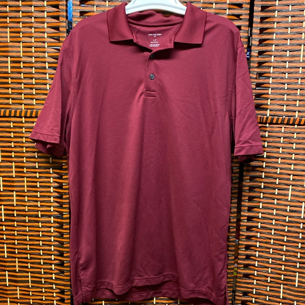 Van Heusen LT Mens 3 button short sleeve polo. New condition, maroon